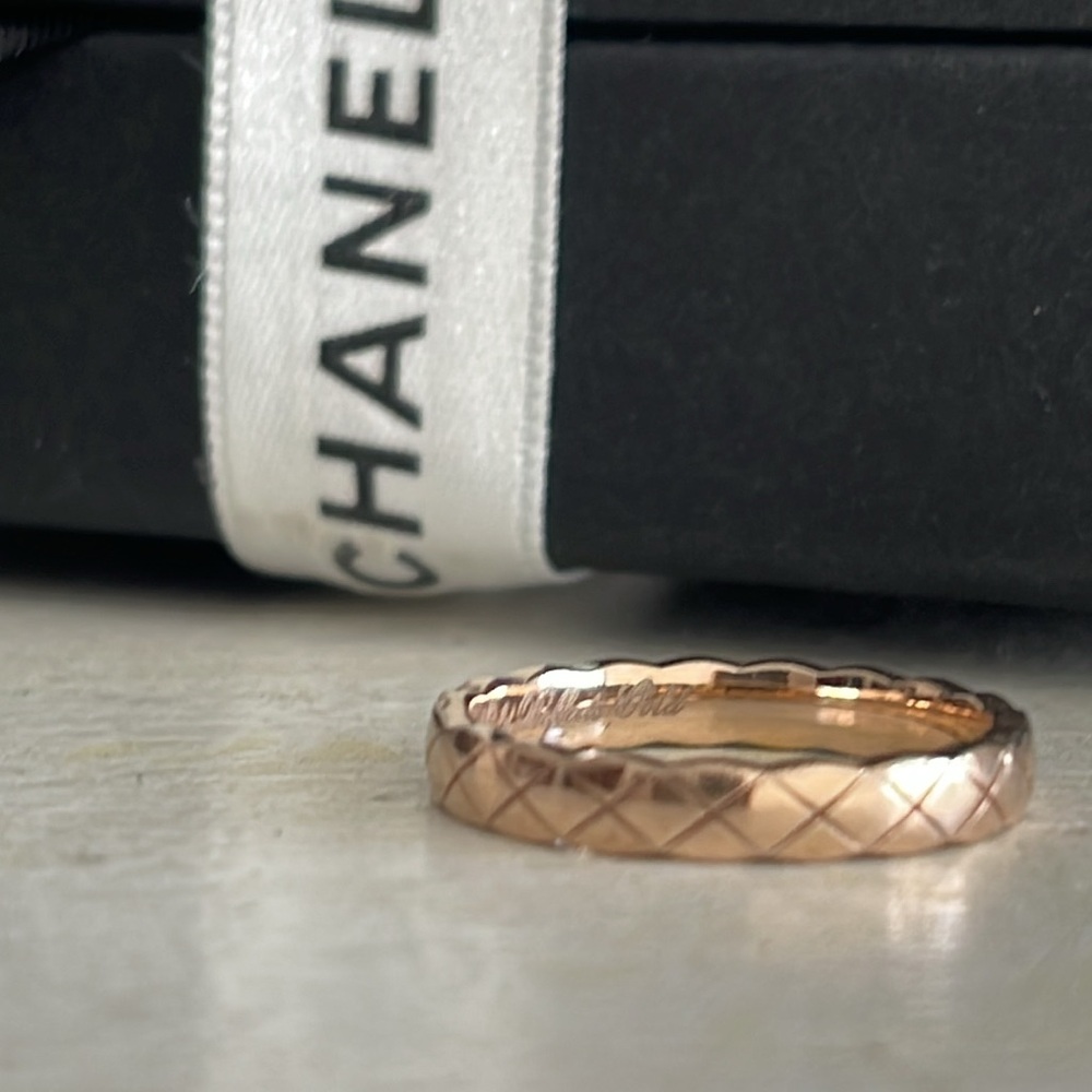 Coco crush ring beige gold. Comes with perfect condition box and bag